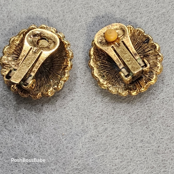 Vintage clip button earrings - Picture 7 of 8